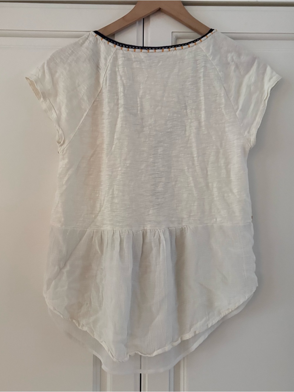 Akemi & Kin Medium Anthropologie Keira Embroidered Top - Picture 5 of 5